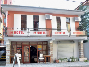  Hotel Central  Тирана